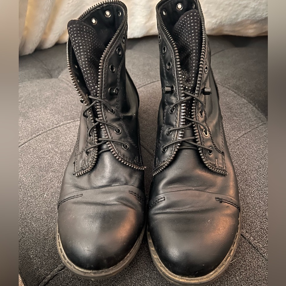 Women’s boot size 12